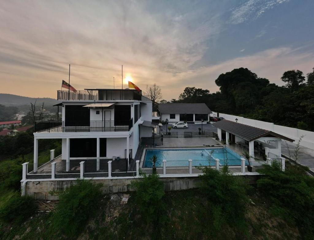 Jenderam Hill Villa photo 1