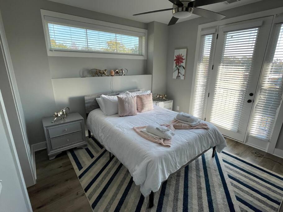 Pet friendly Wi-Fi luxury gated community downtown Greenville photo 2
