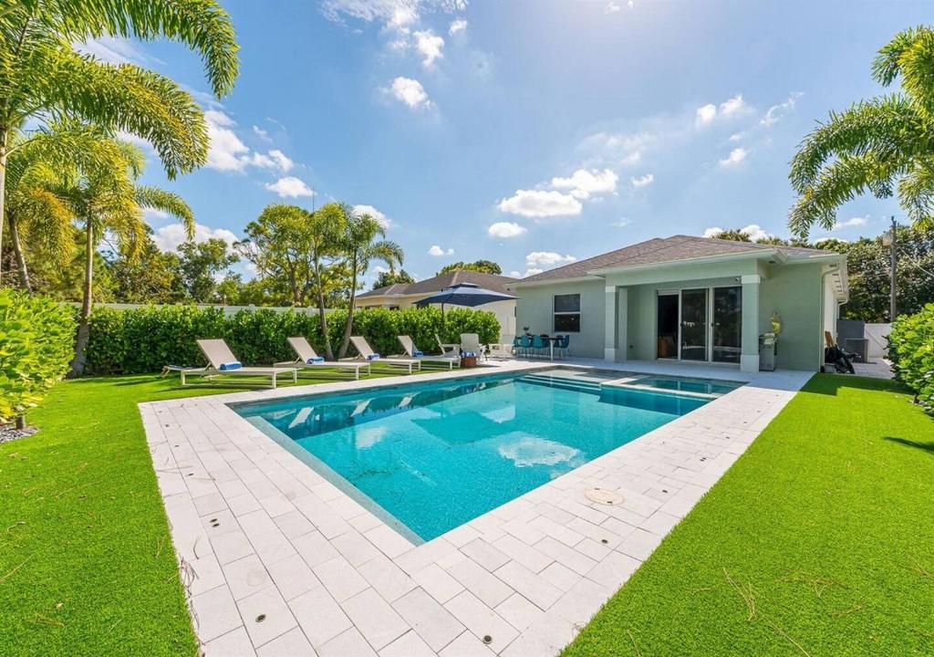 Opulence & Serenity at Our Luxury Home in Jupiter! photo 1