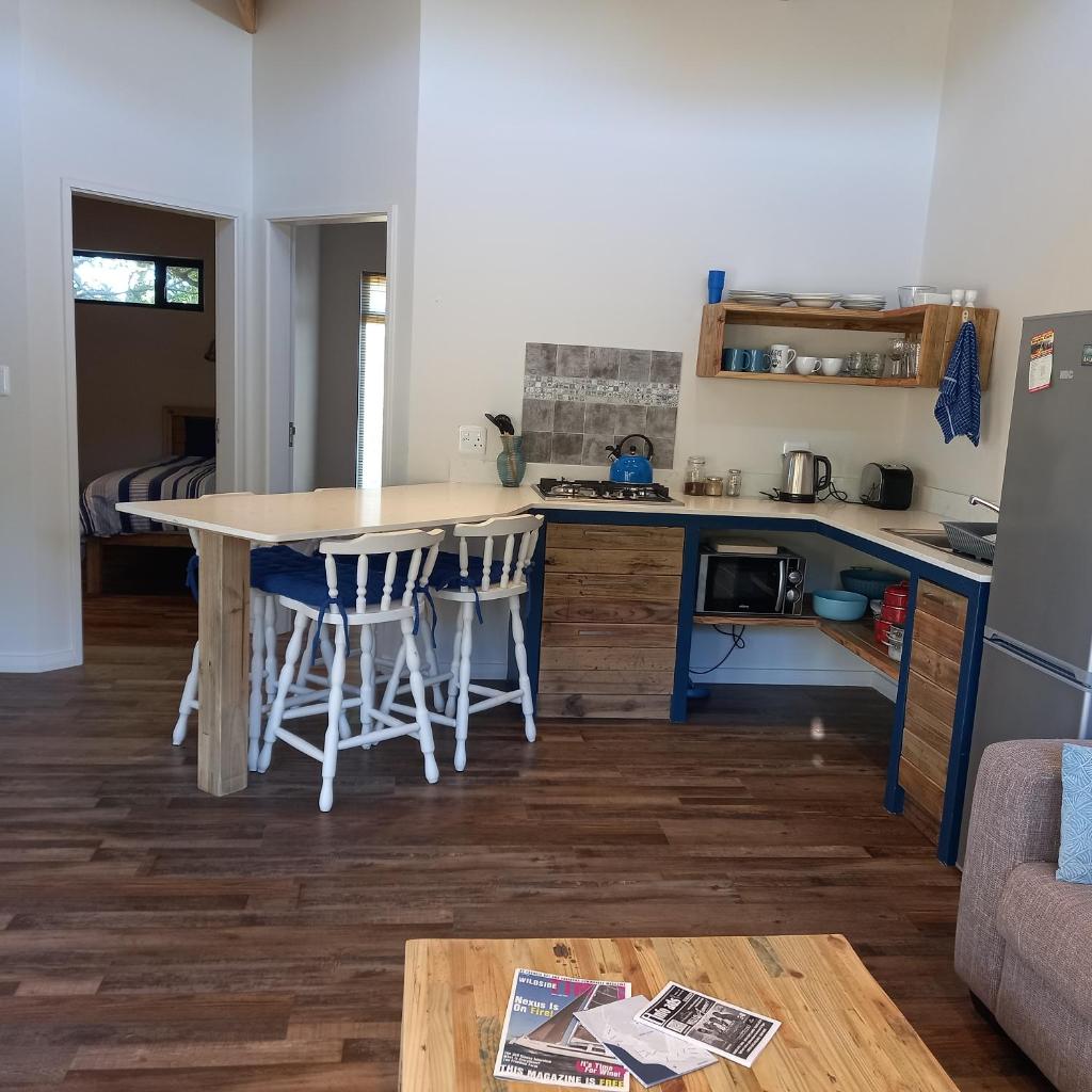 Brand new cottage, walk to beach - inverter, wi-fi, DSTV photo 3
