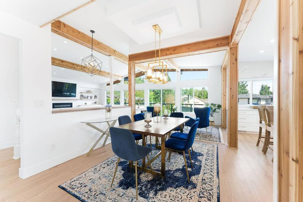 A Custom Luxury House Near Metrotown/YVR/SFU photo 4