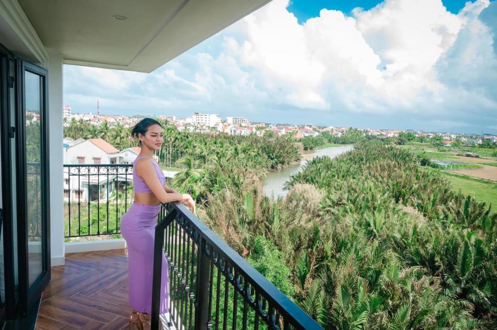 Shining Riverside Hotel & Spa