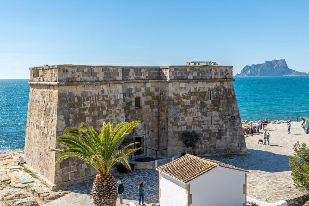 Vista Castillo - By Aldertons photo 1