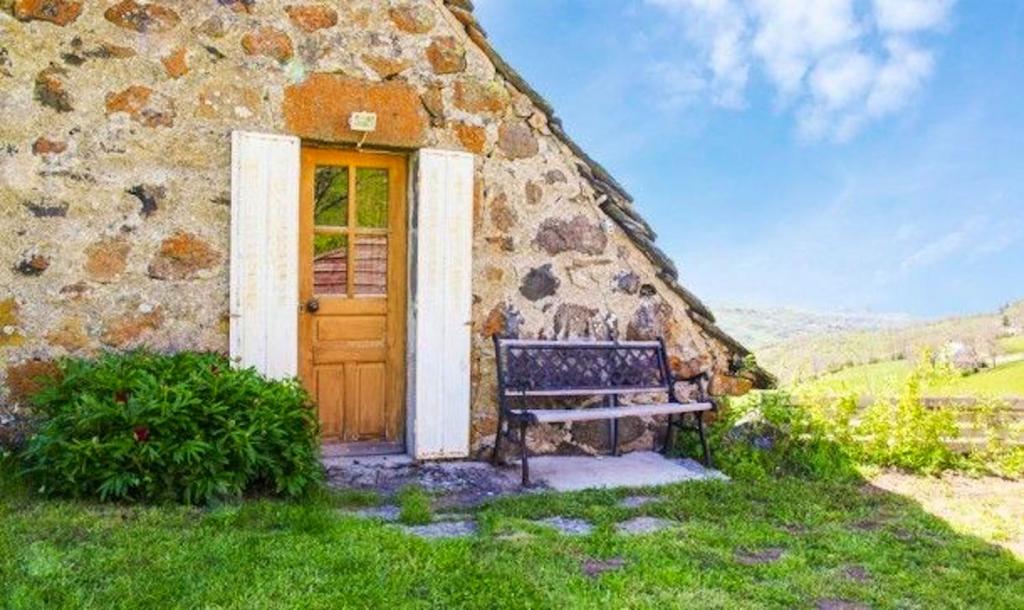 Maison de 4 chambres avec jardin amenage a Cheylade photo 1