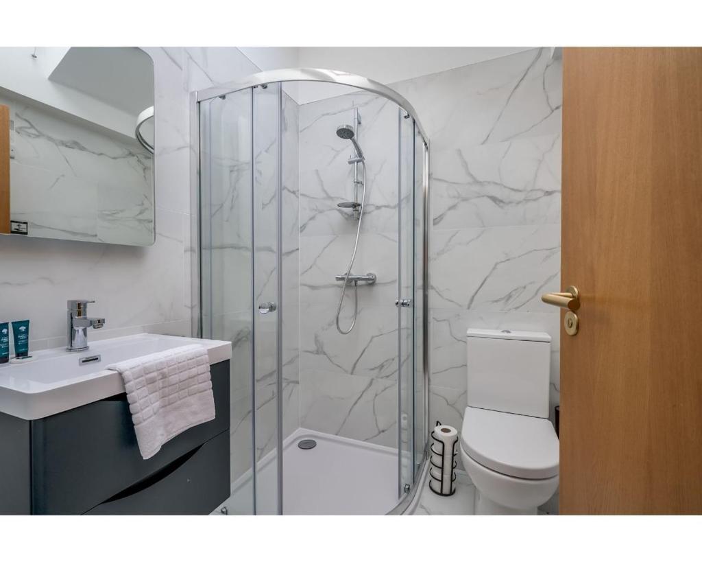 Central Belfast Apartments - Pottinger's Quay - Tap to explore photos