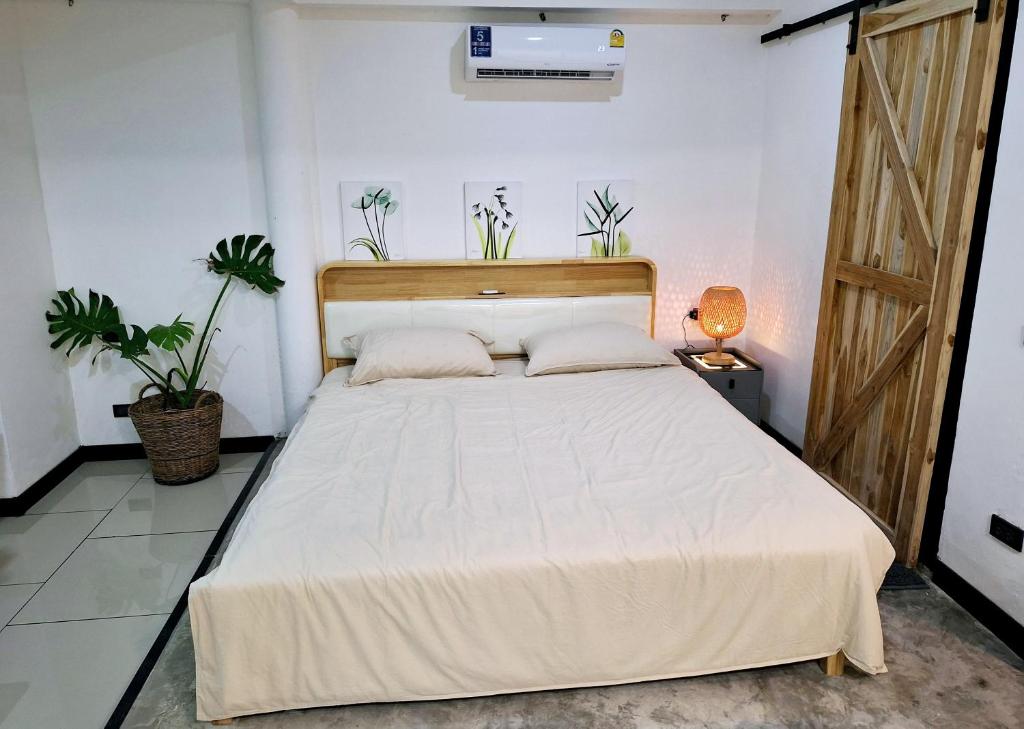 Bali-style studio apartment photo 4