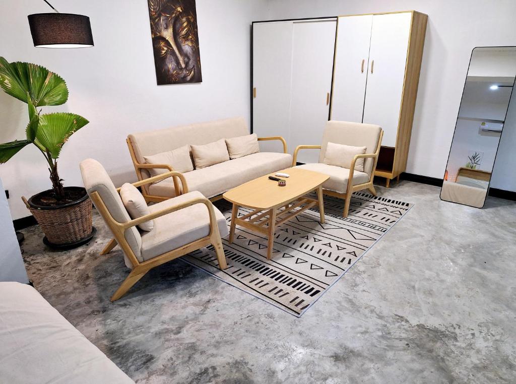 Bali-style studio apartment photo 3