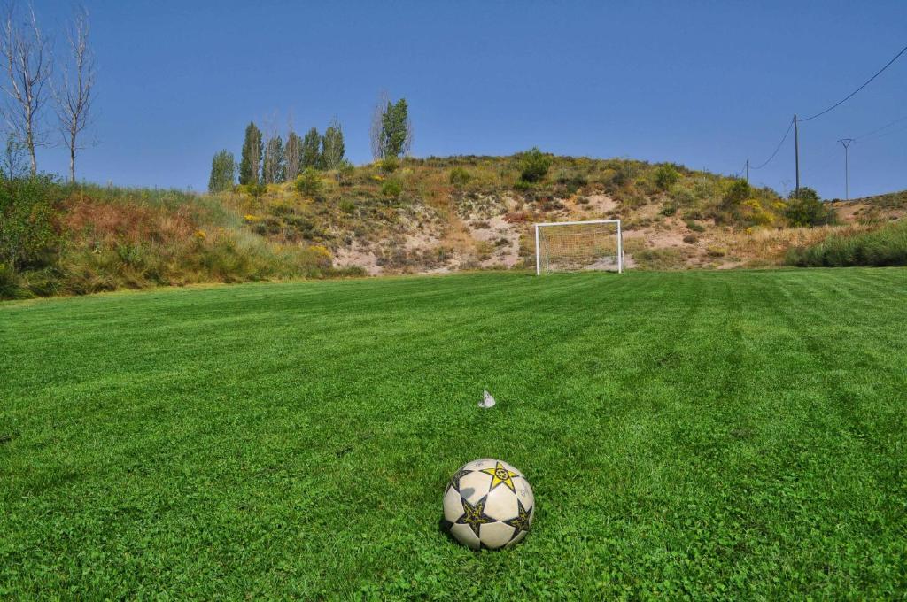Casa rural El Salero Piscina campo de fútbol y voley chimenea barbacoa photo 1