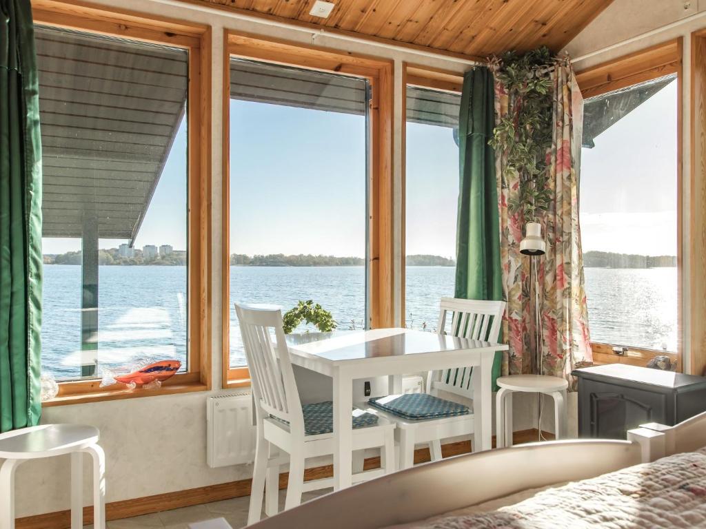 Holiday Home Sjuhalla utsikten - B photo 3