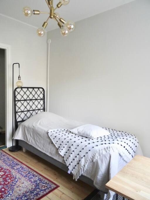 Studio in the center area with free street parking