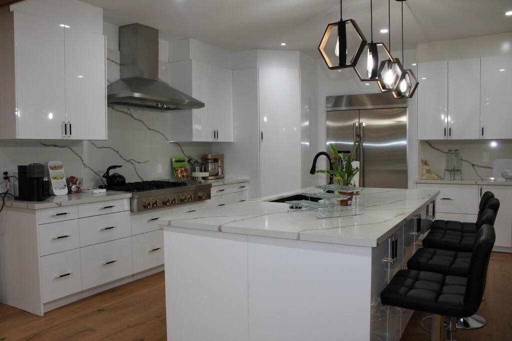 Where Luxury Retreat meets Convenience! photo 1