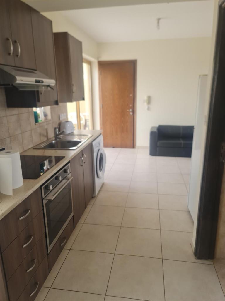 Top floor 1 bdrm aprtrmnt photo 1