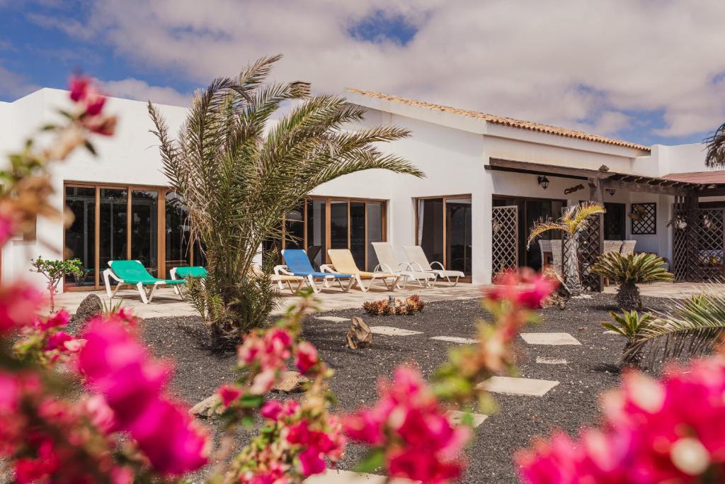 Villa Buena Vista with heated indoor pool in El Roque