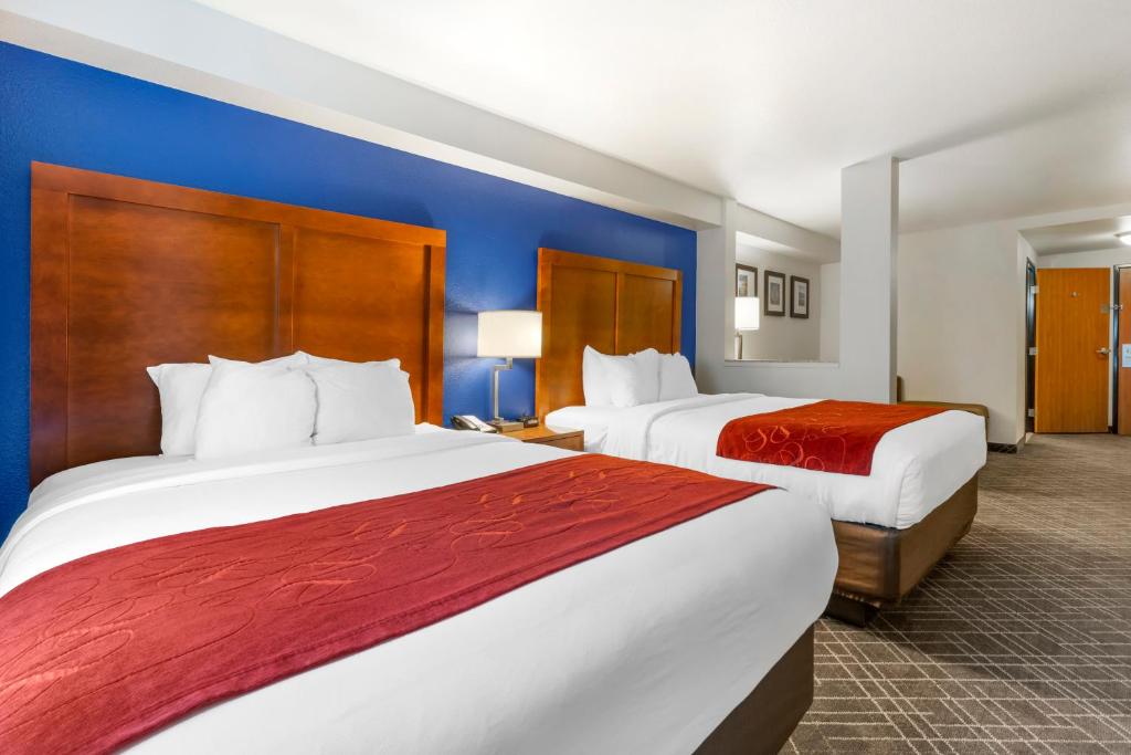 Comfort Suites Redding - Shasta Lake photo 1
