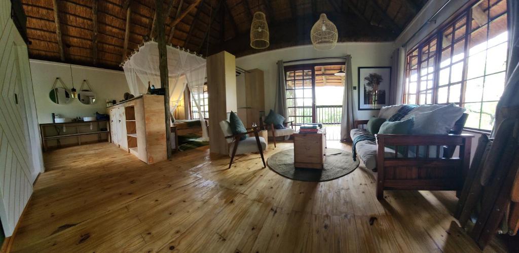 Amare Cabin in the bush with all your needs!