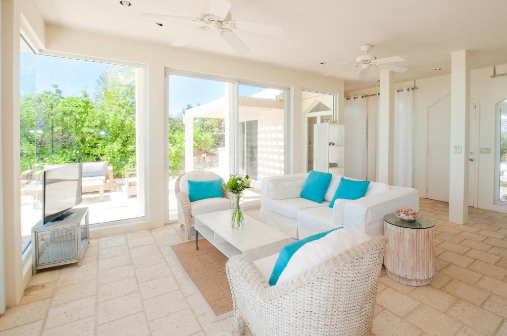 Aqua Del Rose 2 BR Beachfront Cottage photo 1
