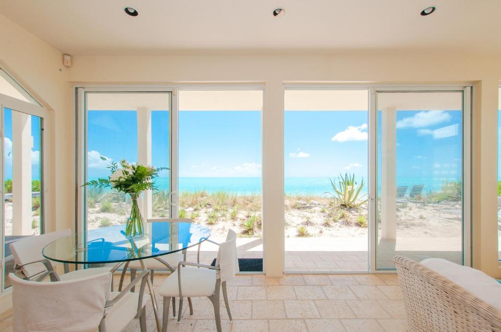 Aqua Del Rose 2 BR Beachfront Cottage photo 2