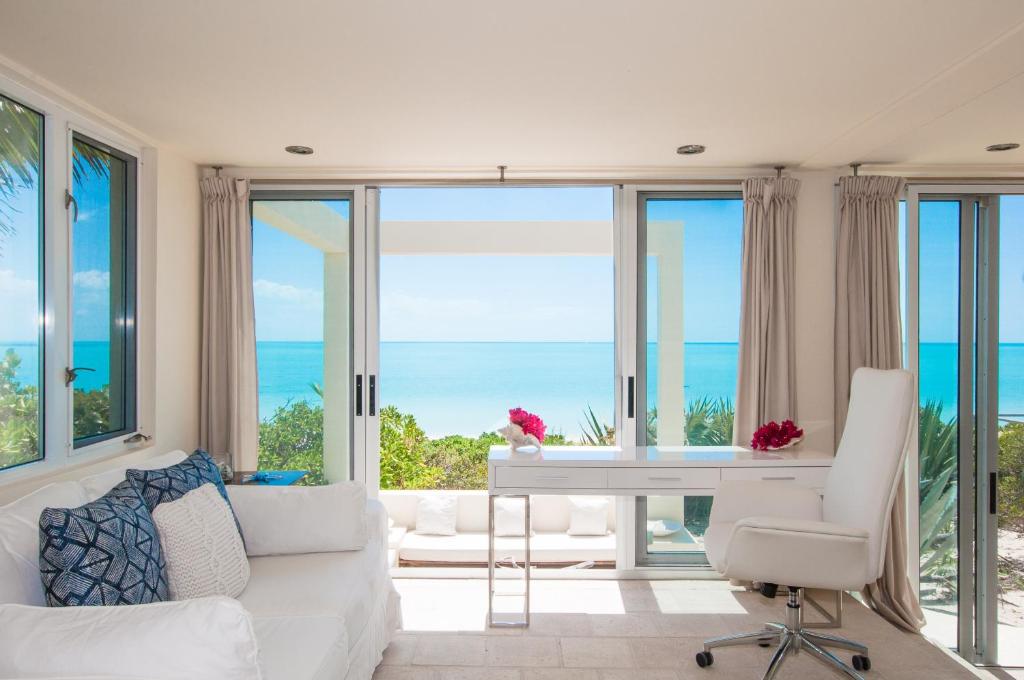 Aqua Del Rose 1 BR Beachfront Cottage photo 1