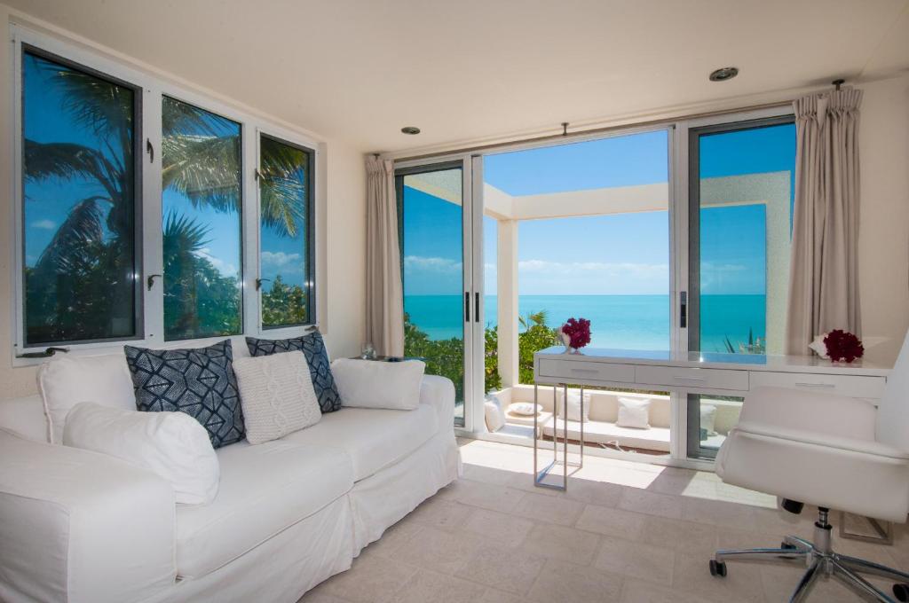 Aqua Del Rose 1 BR Beachfront Cottage photo 2