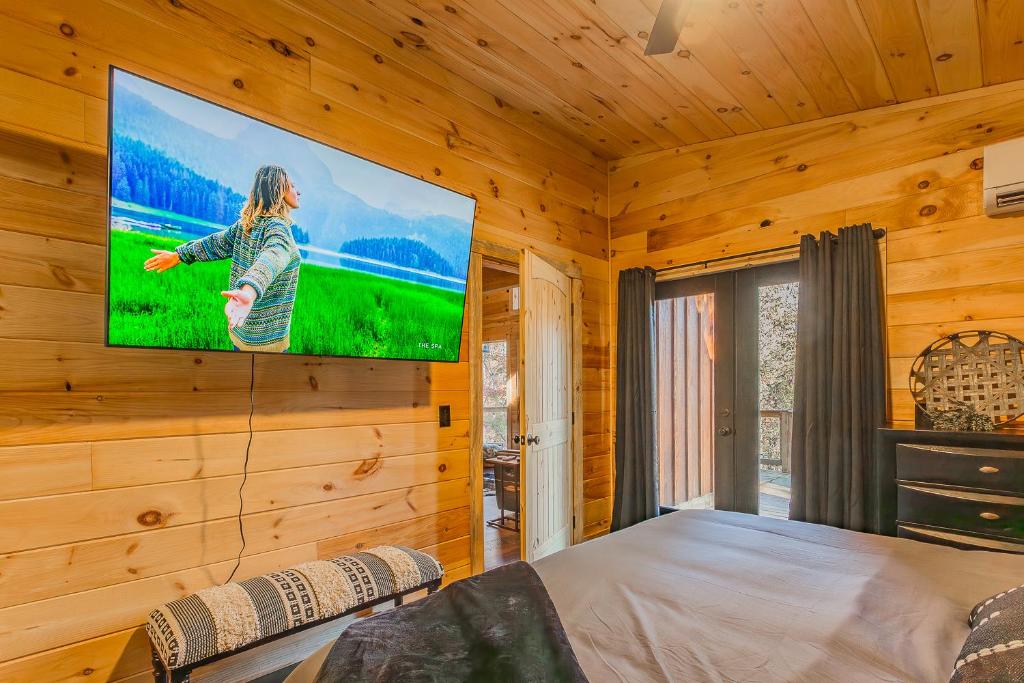 Cozy Cabin Retreat w/ Hot Tub & Nature Views photo 4