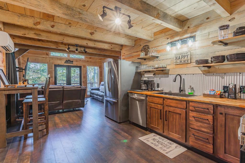 Cozy Cabin Retreat w/ Hot Tub & Nature Views photo 1