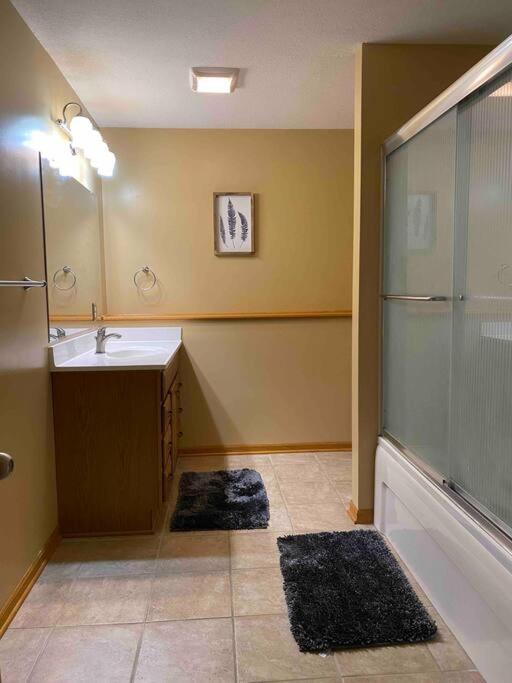 Beautifully Furnished 5-Bedroom photo 3