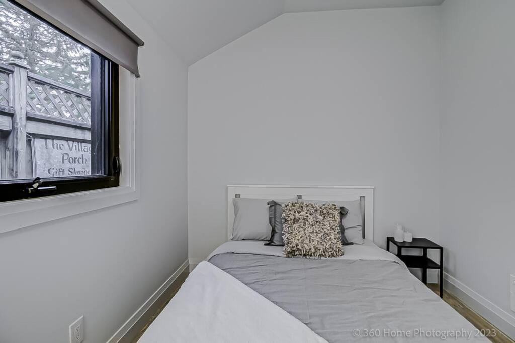 Lakeside Retreat Viva La Vida by Instant Suites photo 4