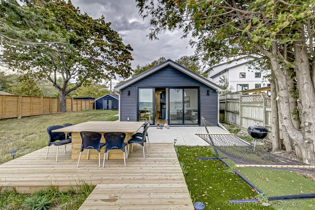 Lakeside Retreat Viva La Vida by Instant Suites photo 3