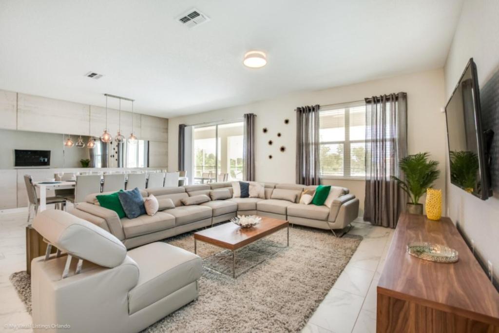 Spacious Haven for Large Families in Champion Gates Resort image