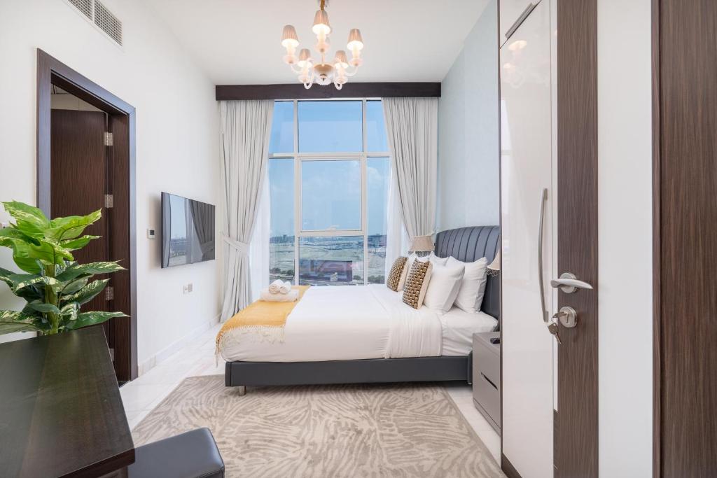 Heaven Crest Holiday Homes Business Bay Canal View - Luxury 2 Bedroom Suite with Free Parking, Wi-Fi, Gym and Pool