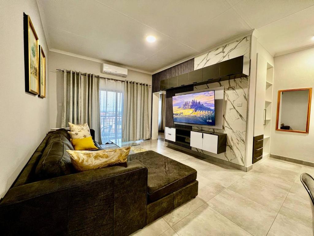 DeeLops Apt 304 @Sarona City photo 1