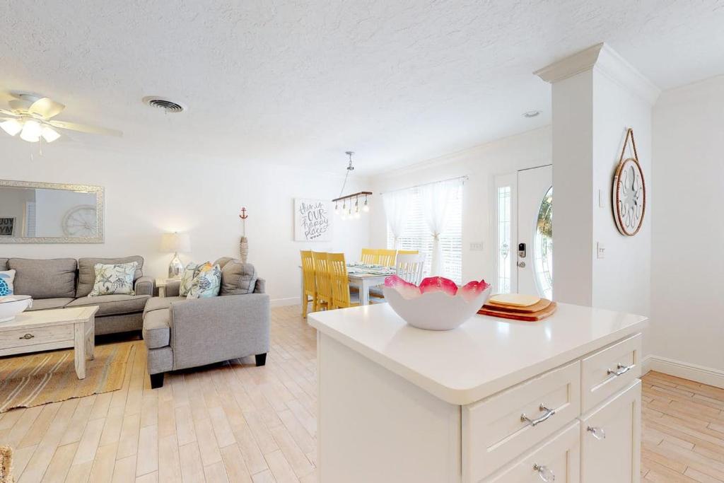 A Cozy Cottage - Anna Maria photo 1