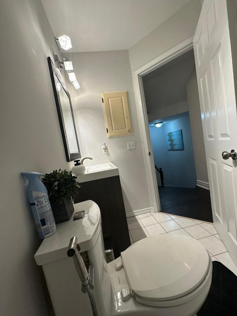Cozy-2bedroom in Oakville photo 1