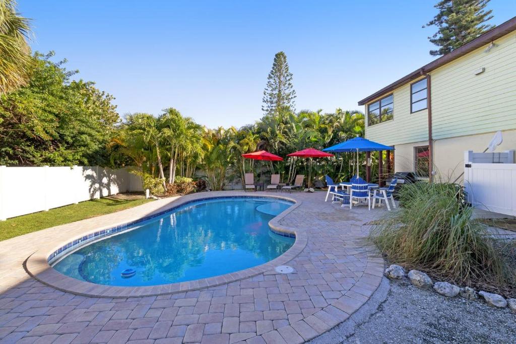 Beach to Bay Getaway - Anna Maria