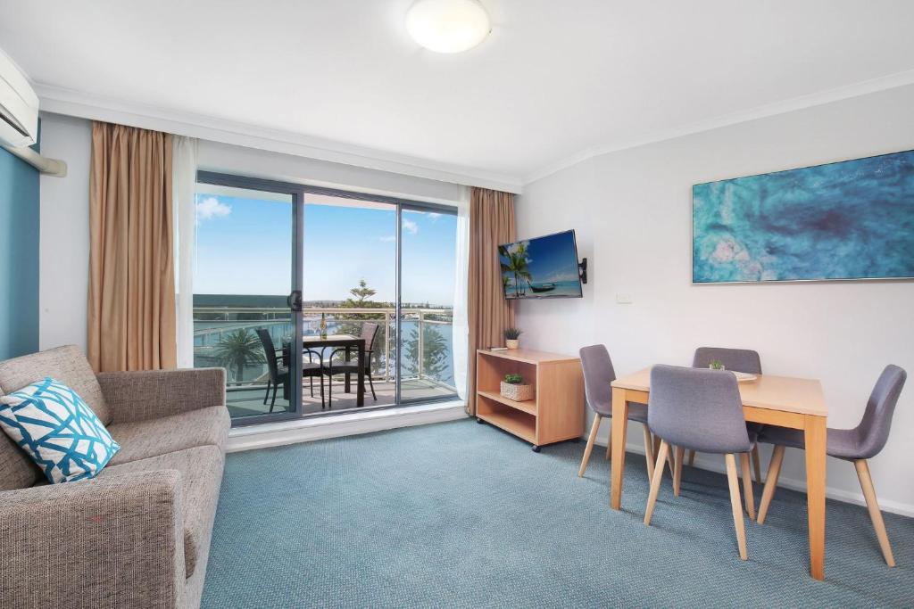 Seascape Apartment1 by Coast Holidays photo 2