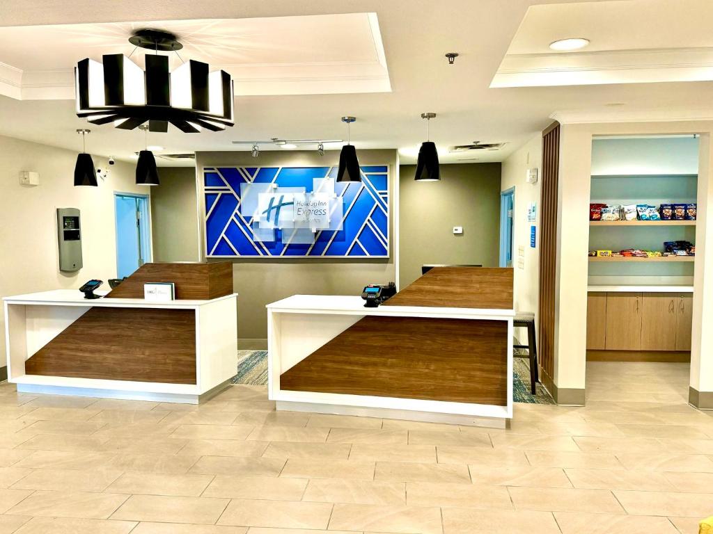 Holiday Inn Express & Suites Dewitt (Syracuse), an IHG Hotel image