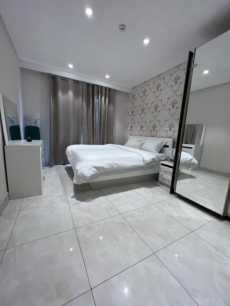 Mirage residence photo 3