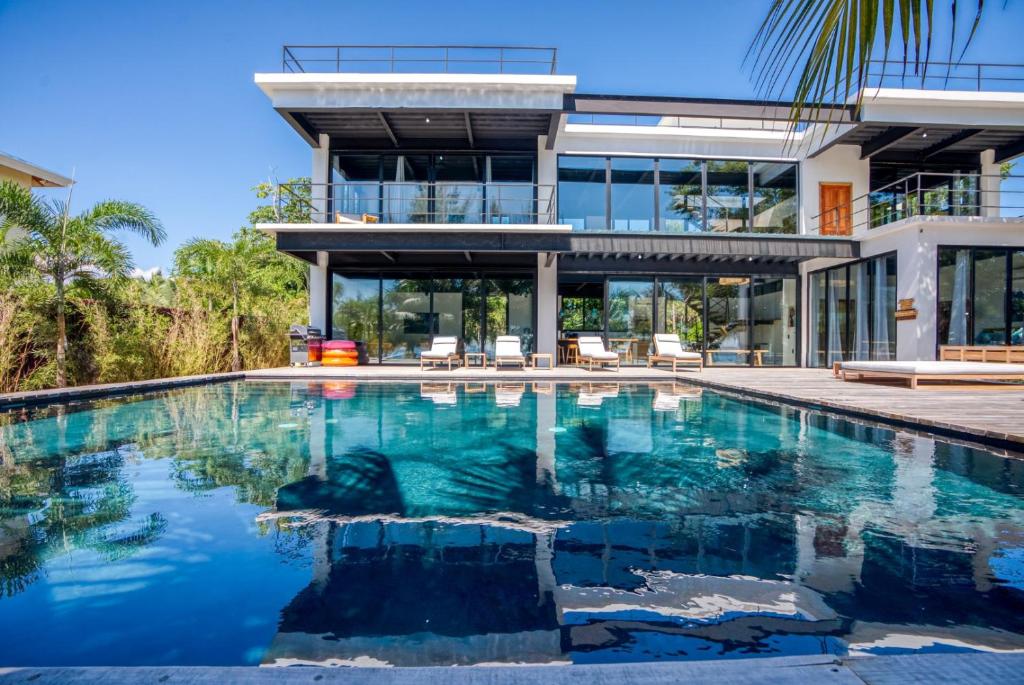 Balam Beach Villa - Modern 4 Bedroom Ocean Front Villa with Pool photo 1