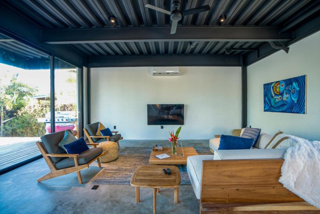 Balam Beach Villa - Modern 4 Bedroom Ocean Front Villa with Pool photo 4