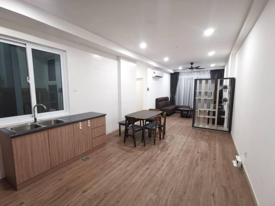 Brand New Apartment Kuching photo 1