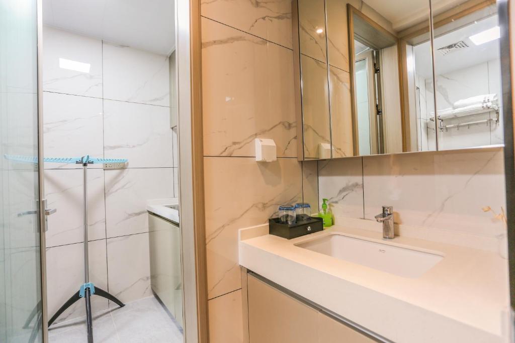 B T Miele Executive Apartment - Shenzhen Wanda Plaza photo 4