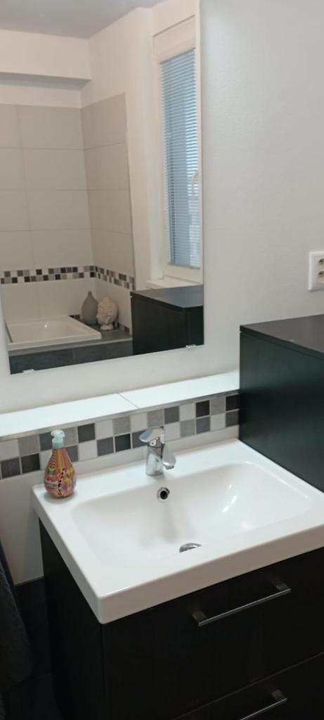 Beautiful luxury apartment in City with Lake view photo 1