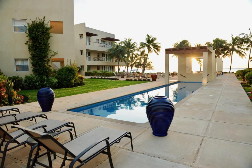 The Phoenix Resort photo 2