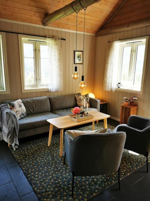 Nydelig lite hus med egen vedfyrt baksteovn. photo 1