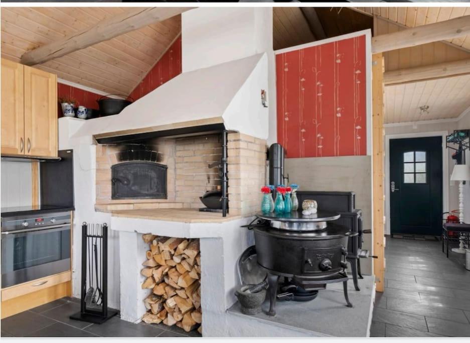 Nydelig lite hus med egen vedfyrt baksteovn. photo 3