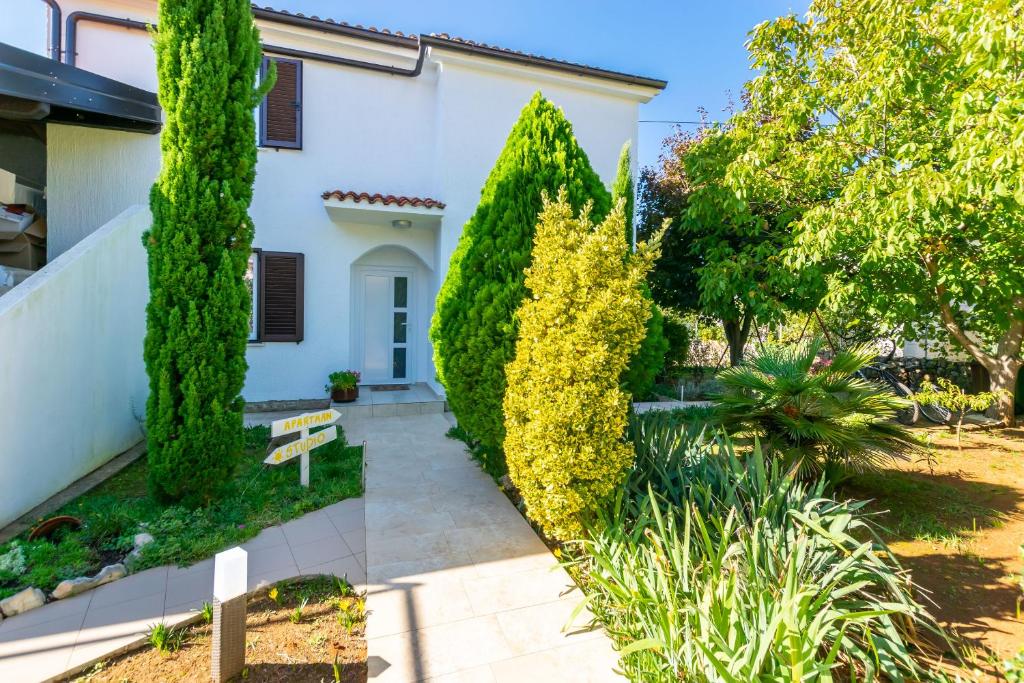 Apartment VESNA