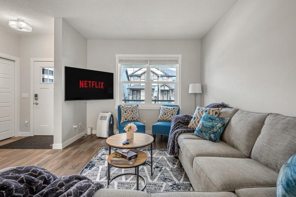 Newly Built Family Townhome, Sleeps 12 Comfortably photo 4