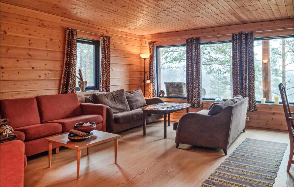 4 Bedroom Amazing Home In Vatnestrm photo 1
