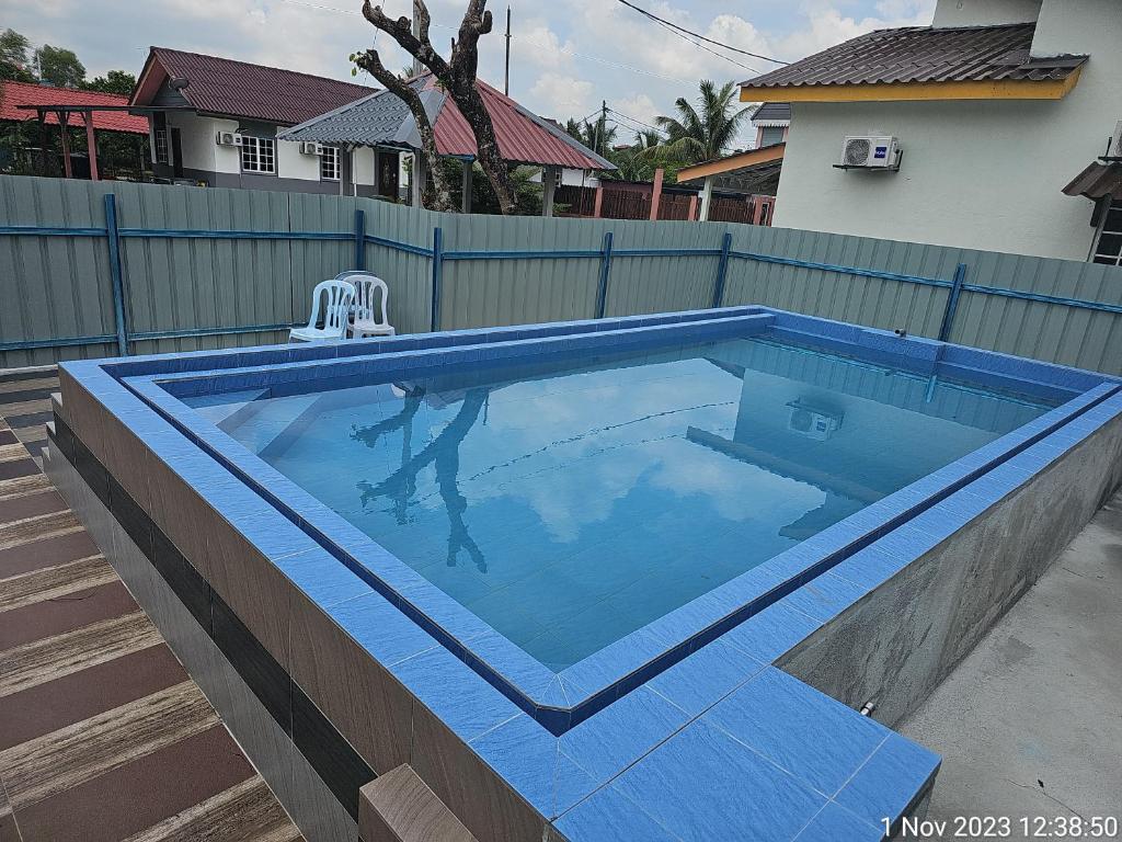 MRI Residence - Homestay in Sg Buloh with Swimming Pool - No Pork&Alcohol Allowed photo 4