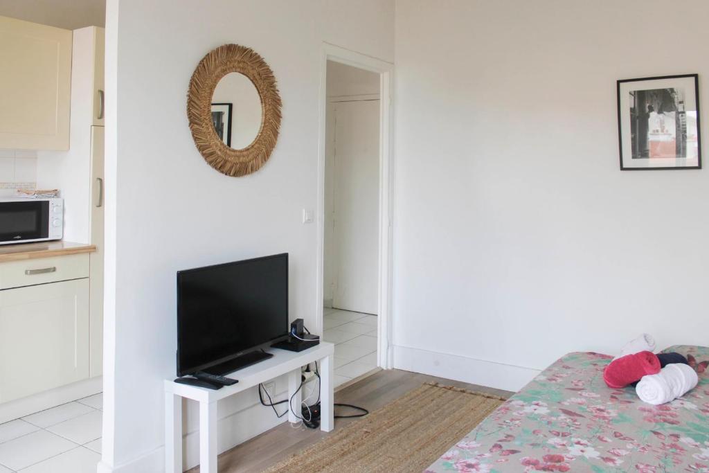 Well Equipped 40m Apartment Near Paris photo 2